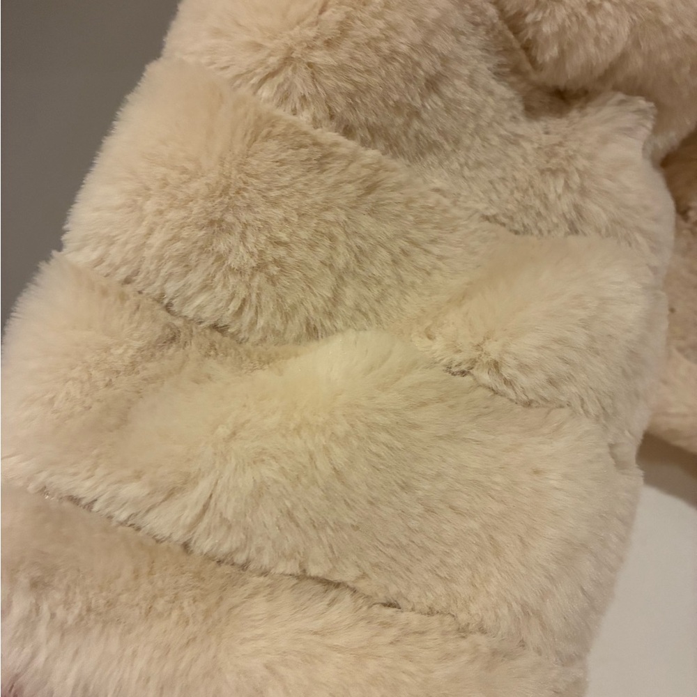 HYFVE Soft Cream Faux Fur Teddy Jacket - Picture 6 of 7